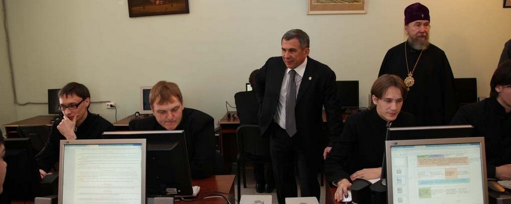 Президент Татарстана поел блинов в православной семинарии