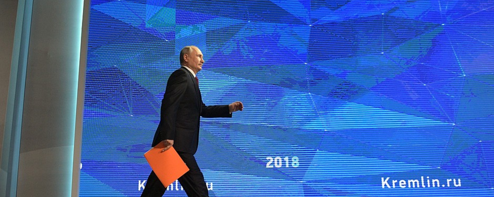 Владимир Путин идет на очередную свою пресс-конференцию