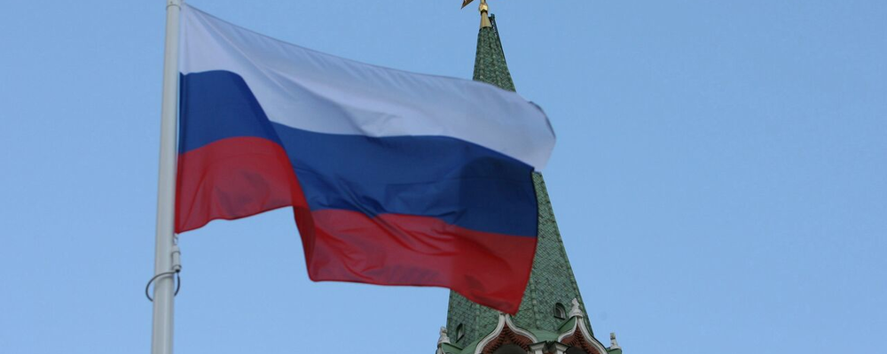 Триколор и кремль со звездой