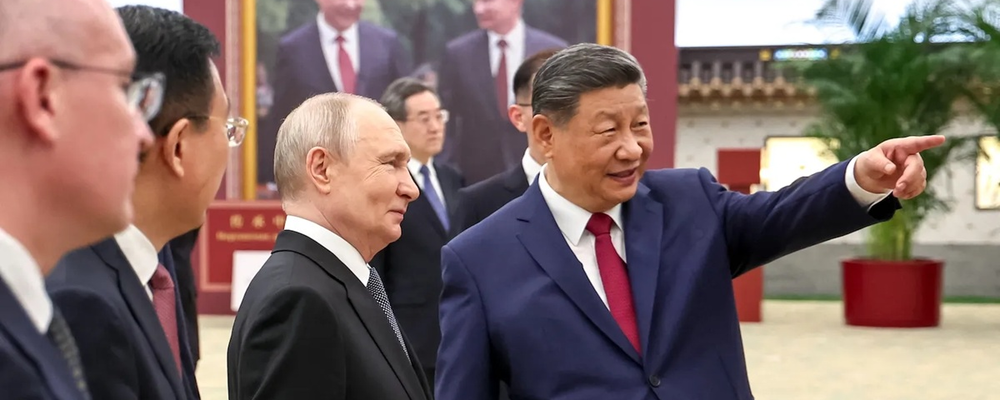 Си указывает Пу путь