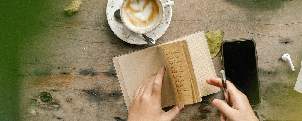 За книгой с кофе