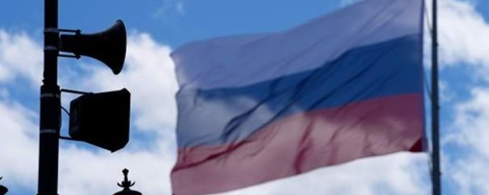 Матюгальники и флаг России